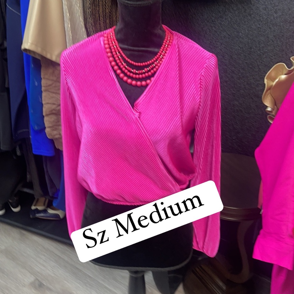 Pink Faux wrap top Sz M💗💗